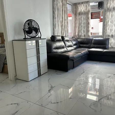 Vakantiehuis San Eugenio Fantastic New 4 Bedrooms Wifi Free *