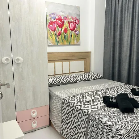 Vakantiehuis San Eugenio Fantastic New 4 Bedrooms Wifi Free *
